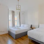 Spacious 2Bd Flat Short Walk From Excel London