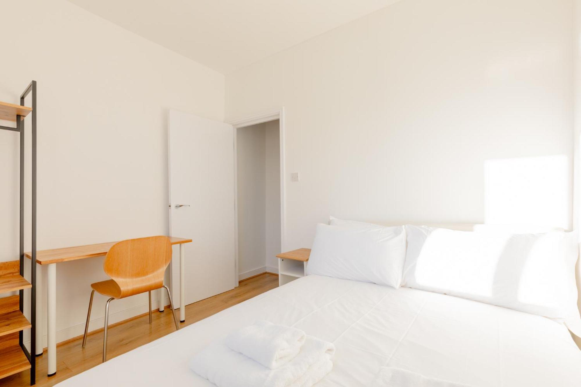 Spacious 2bd Flat Short Walk From Excel Londra