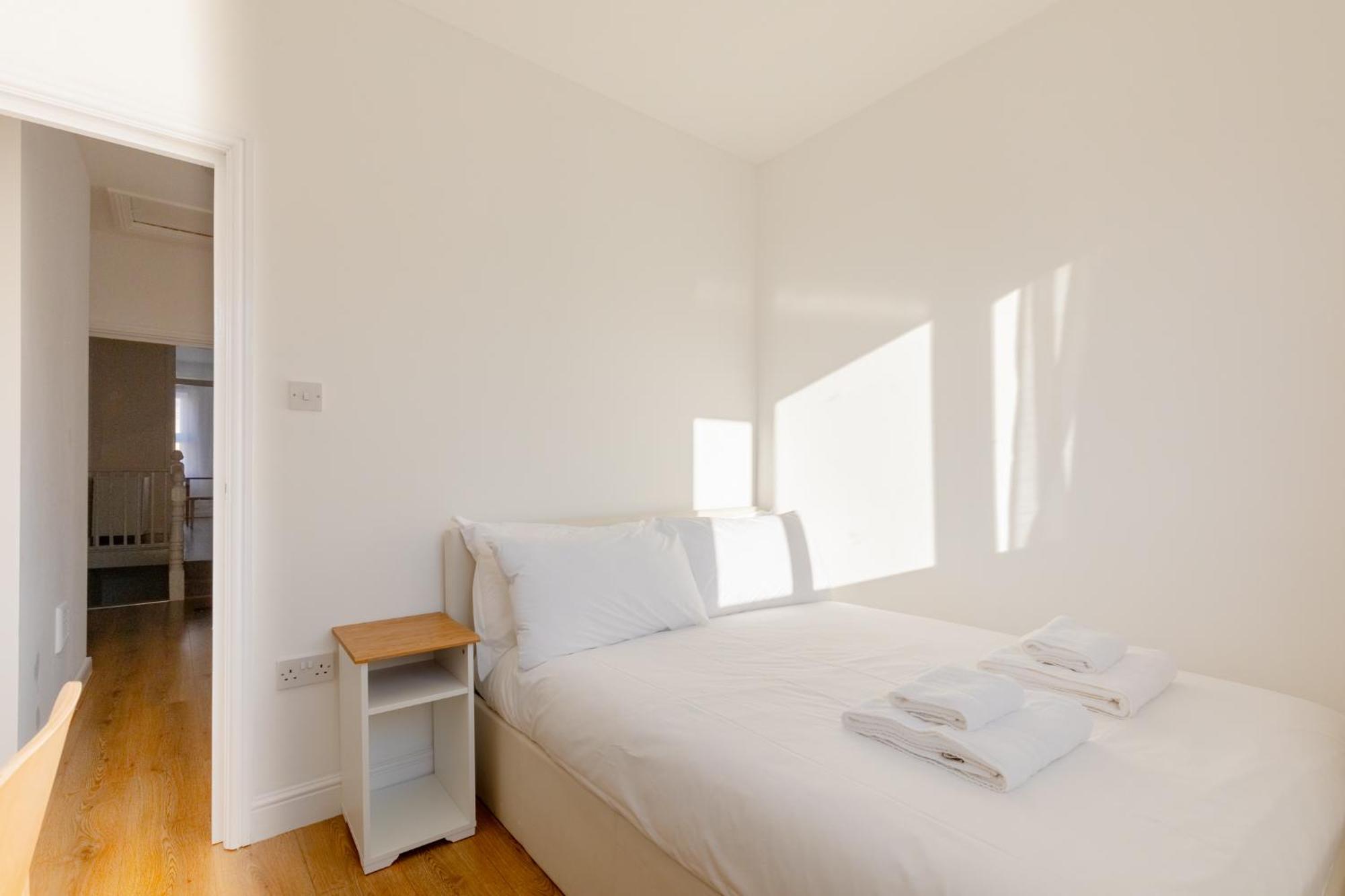 Spacious 2bd Flat Short Walk From Excel Appartamento *