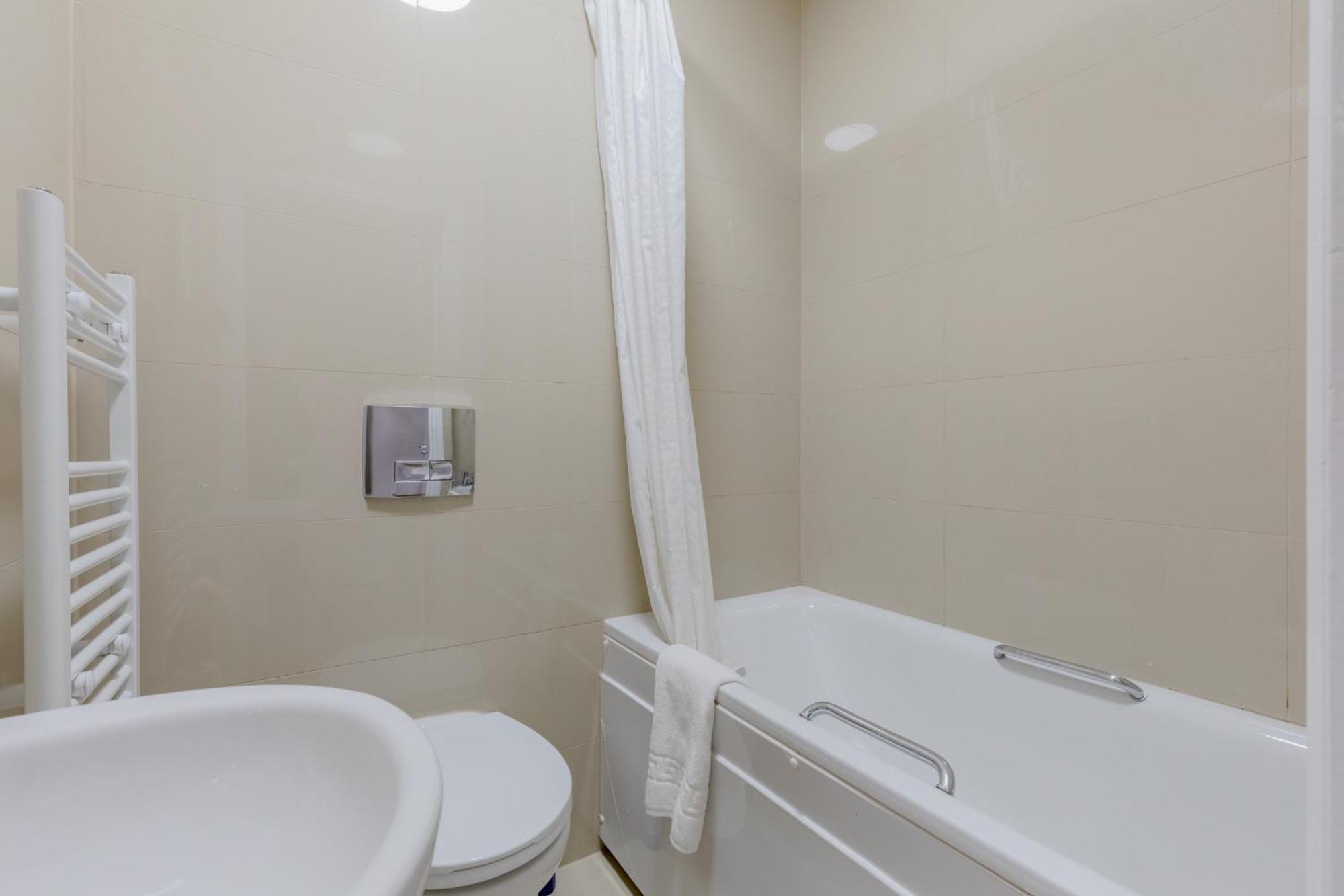 Spacious 2bd Flat Short Walk From Excel Appartamento