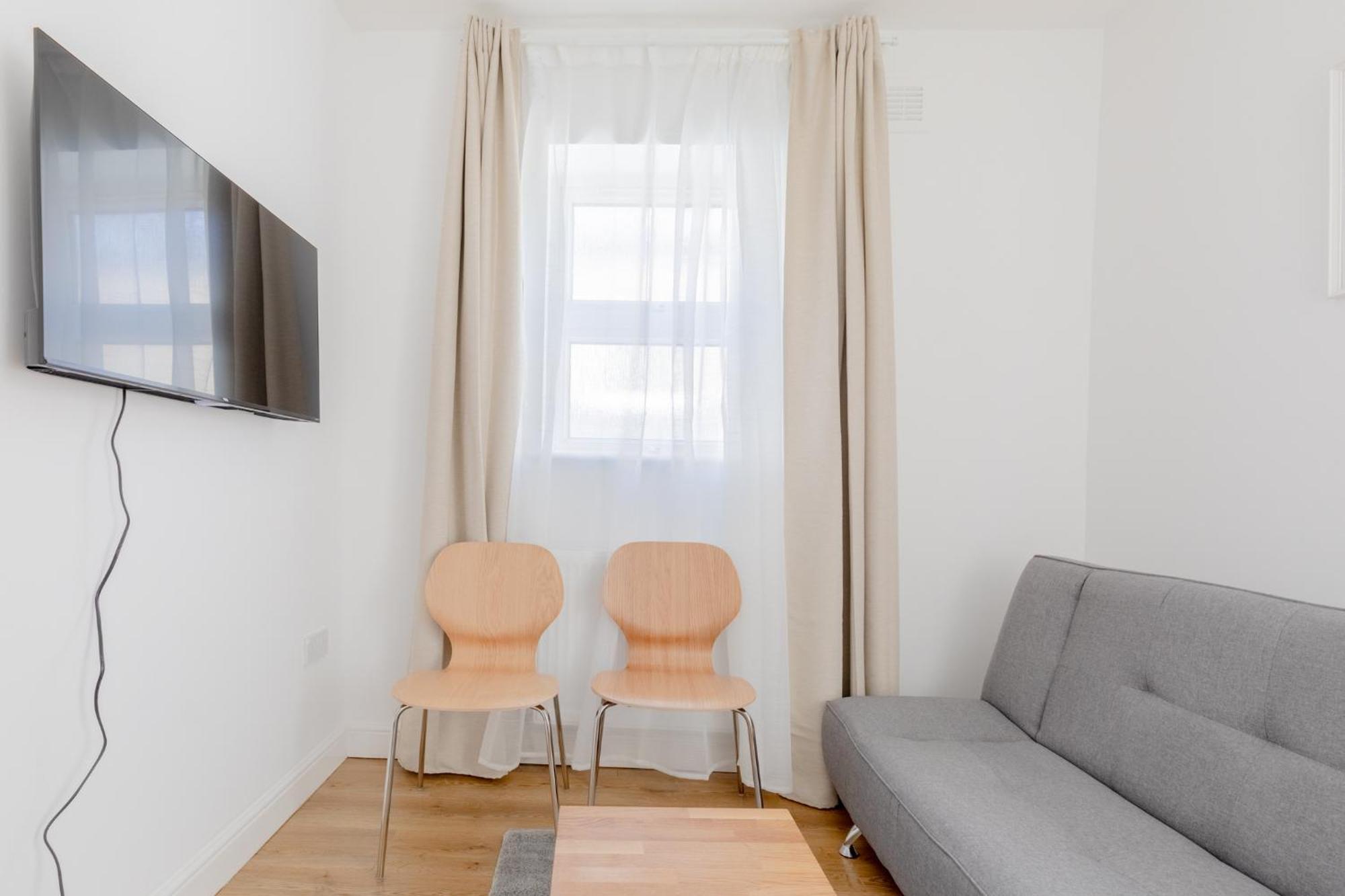 Spacious 2bd Flat Short Walk From Excel * Londra