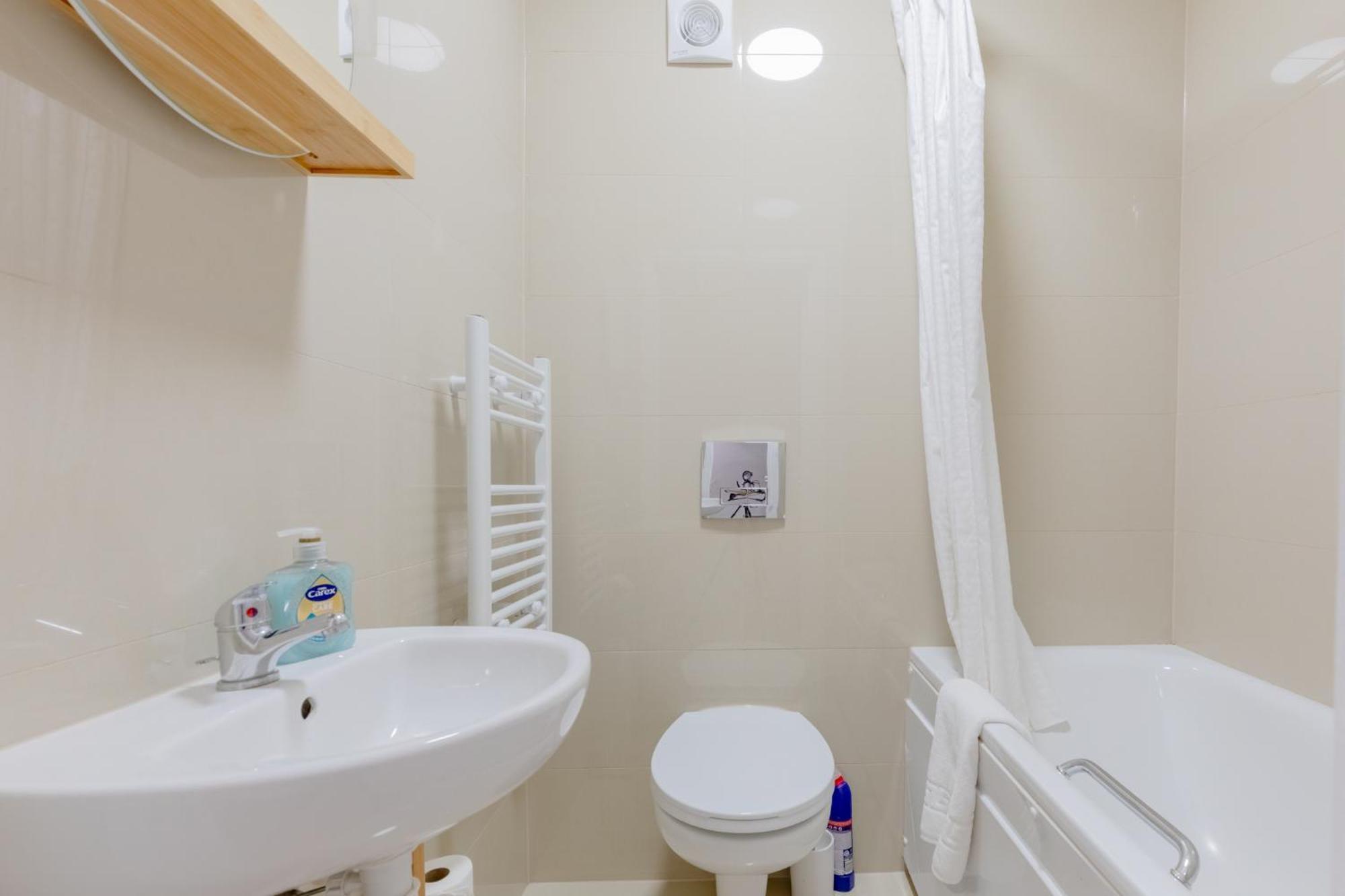 Spacious 2bd Flat Short Walk From Excel Appartamento Londra