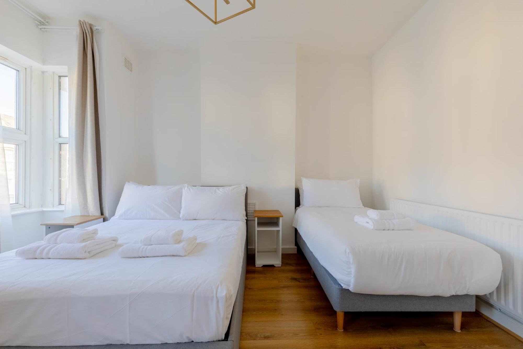 Spacious 2bd Flat Short Walk From Excel Appartamento