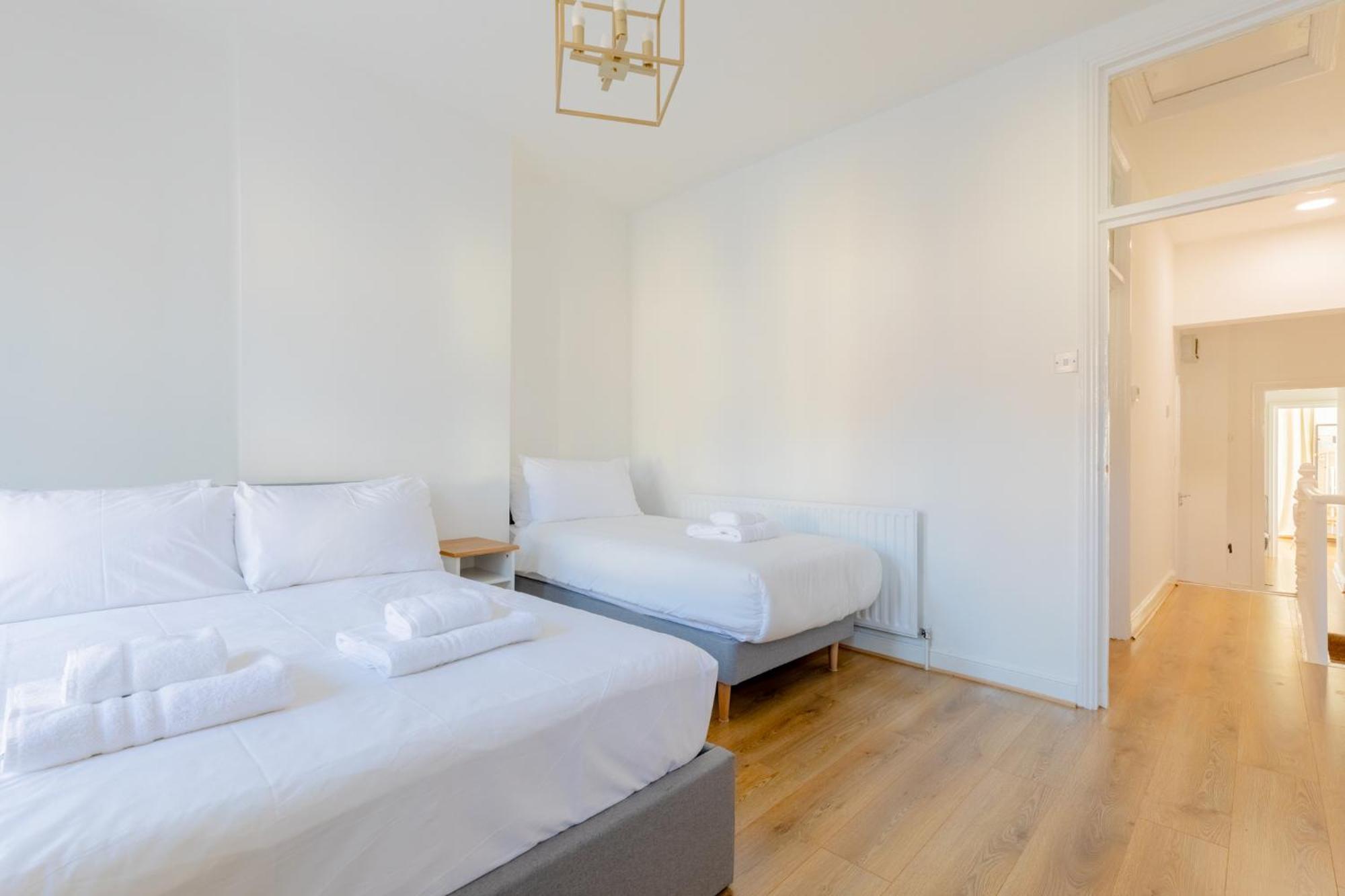 Spacious 2bd Flat Short Walk From Excel Appartamento *