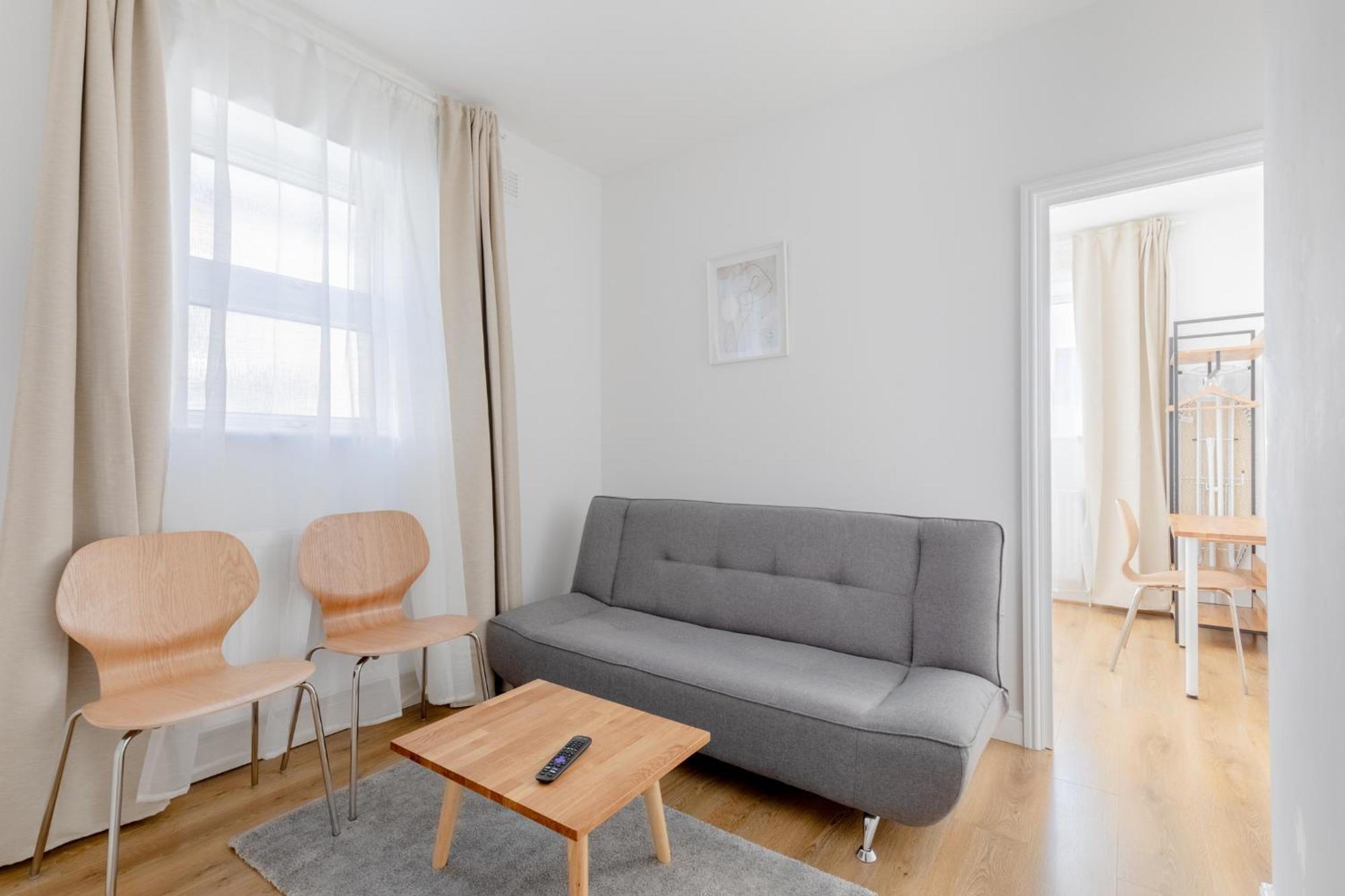 Spacious 2bd Flat Short Walk From Excel *